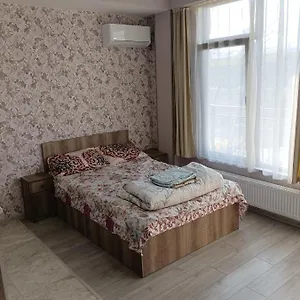Mary's Cozy & Lovely Studio On Very Quiet Khosharauli Street Апартаменты